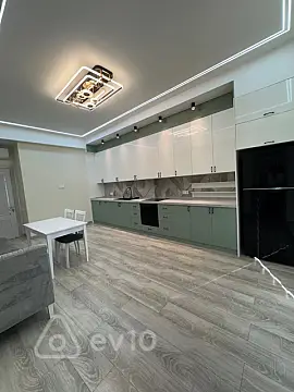 Kirayə verilir 3 otaqlı yeni tikili 180 m²