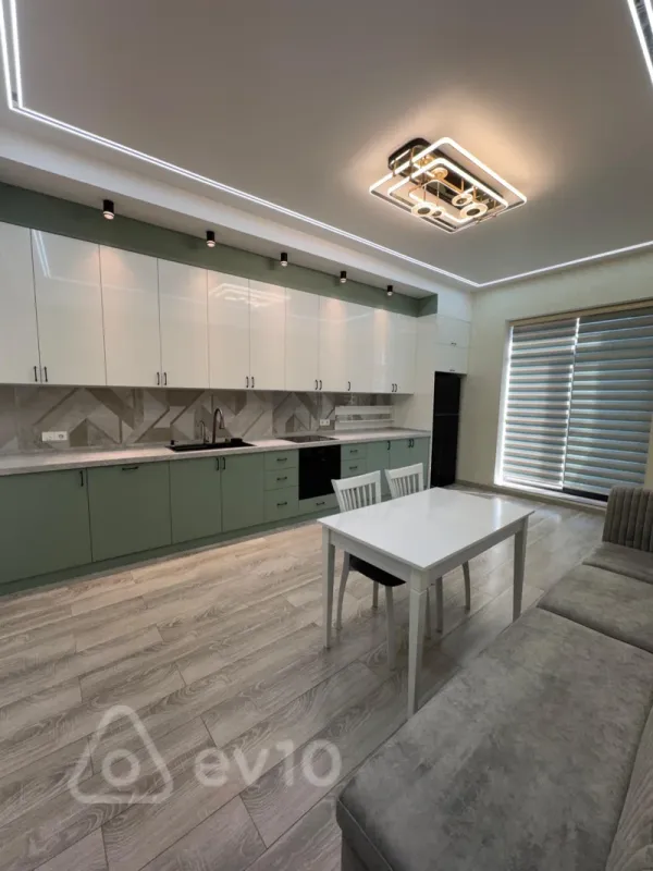 Kirayə verilir 3 otaqlı yeni tikili 180 m²