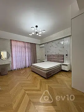 Kirayə verilir 3 otaqlı yeni tikili 180 m²