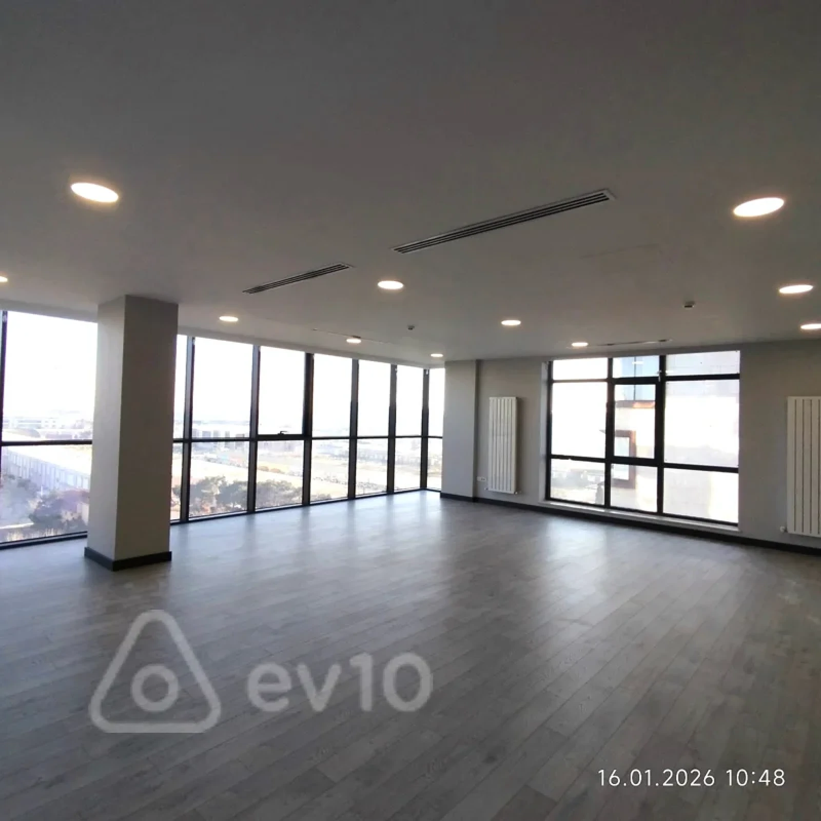 Kirayə verilir 2 otaqlı ofis 130 m²