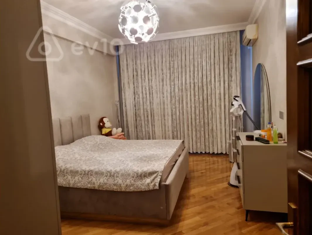 Satılır 3 otaqlı yeni tikili 145 m²