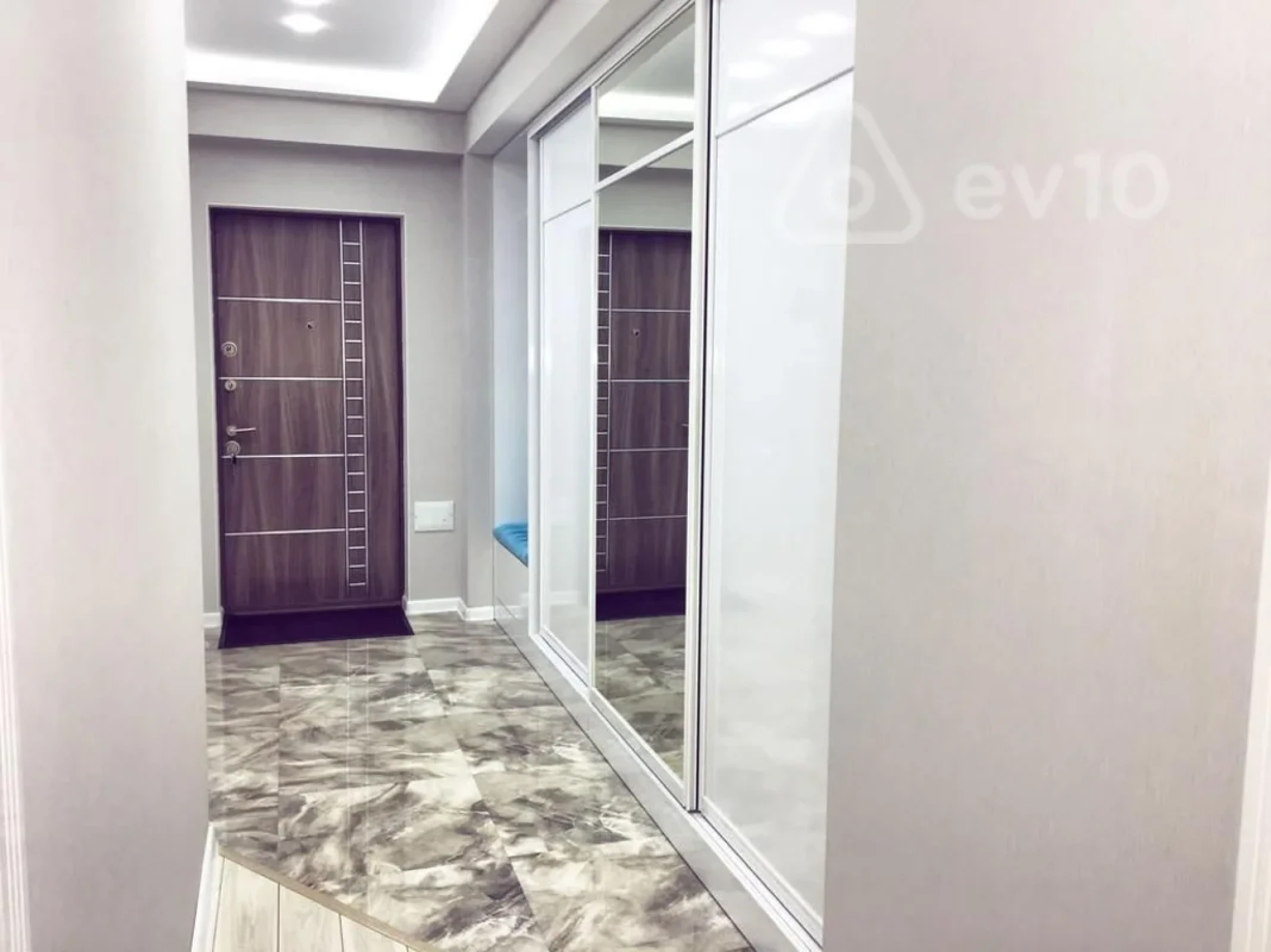 Satılır 2 otaqlı yeni tikili 75 m²