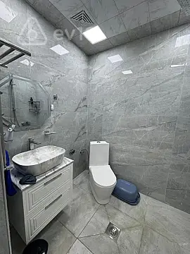 Kirayə verilir 2 otaqlı köhnə tikili 80 m²