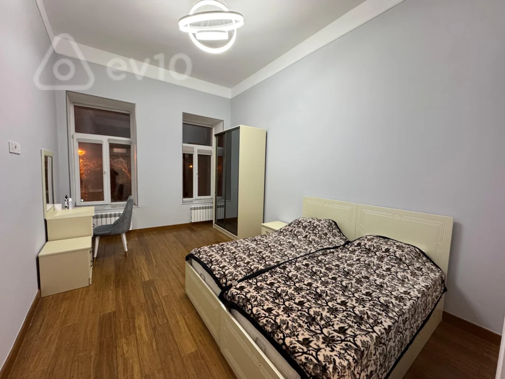 Kirayə verilir 2 otaqlı köhnə tikili 80 m²