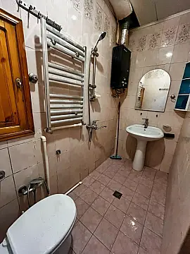 Kirayə verilir 2 otaqlı köhnə tikili 65 m²