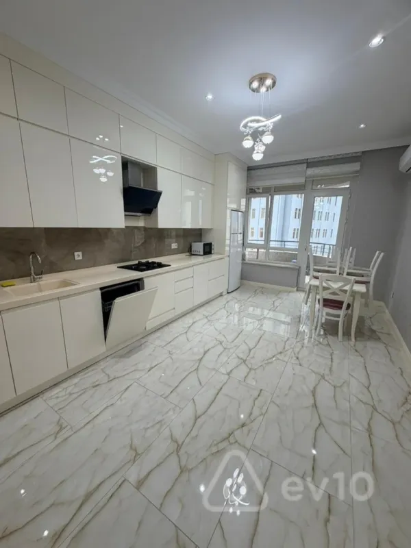 Kirayə verilir 2 otaqlı yeni tikili 126 m²