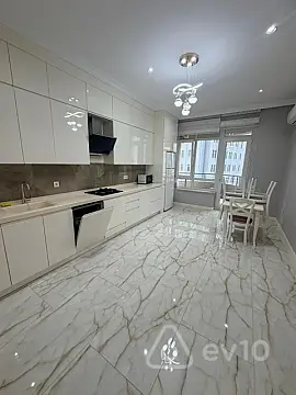 Kirayə verilir 2 otaqlı yeni tikili 126 m²