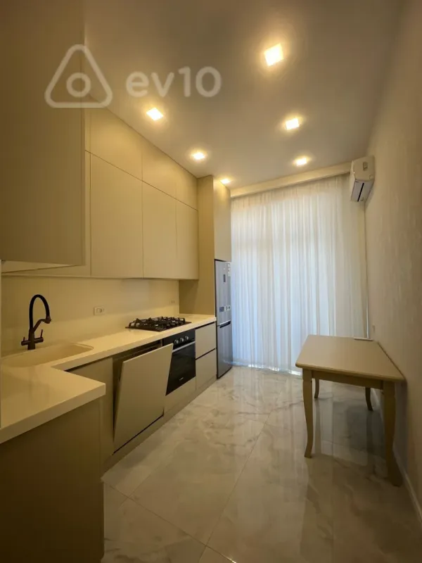 Kirayə verilir 2 otaqlı yeni tikili 75 m²