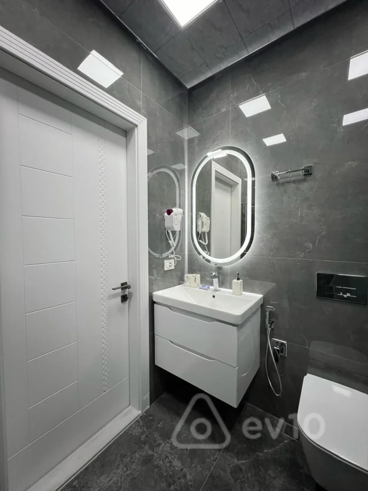 Kirayə verilir 2 otaqlı yeni tikili 75 m²