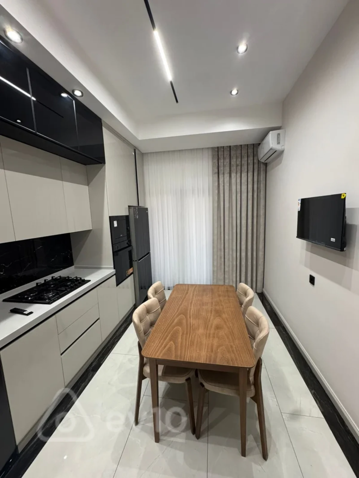 Kirayə verilir 3 otaqlı yeni tikili 130 m²