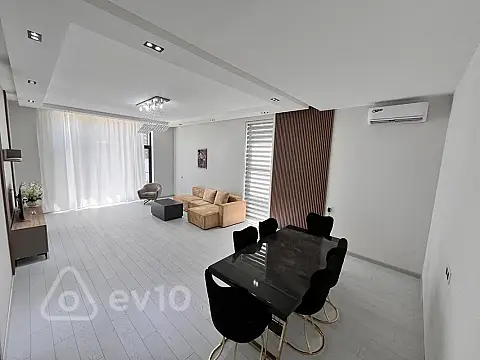 Satılır 5 otaqlı həyət evi 320 m²