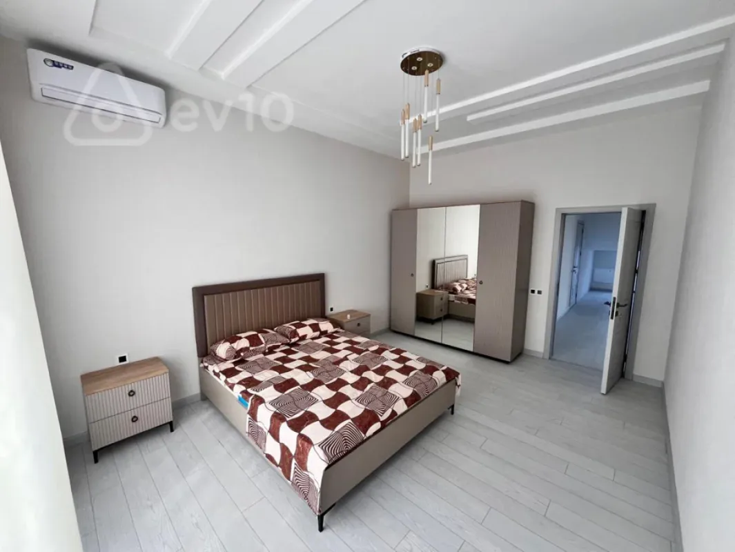 Satılır 5 otaqlı həyət evi 320 m²