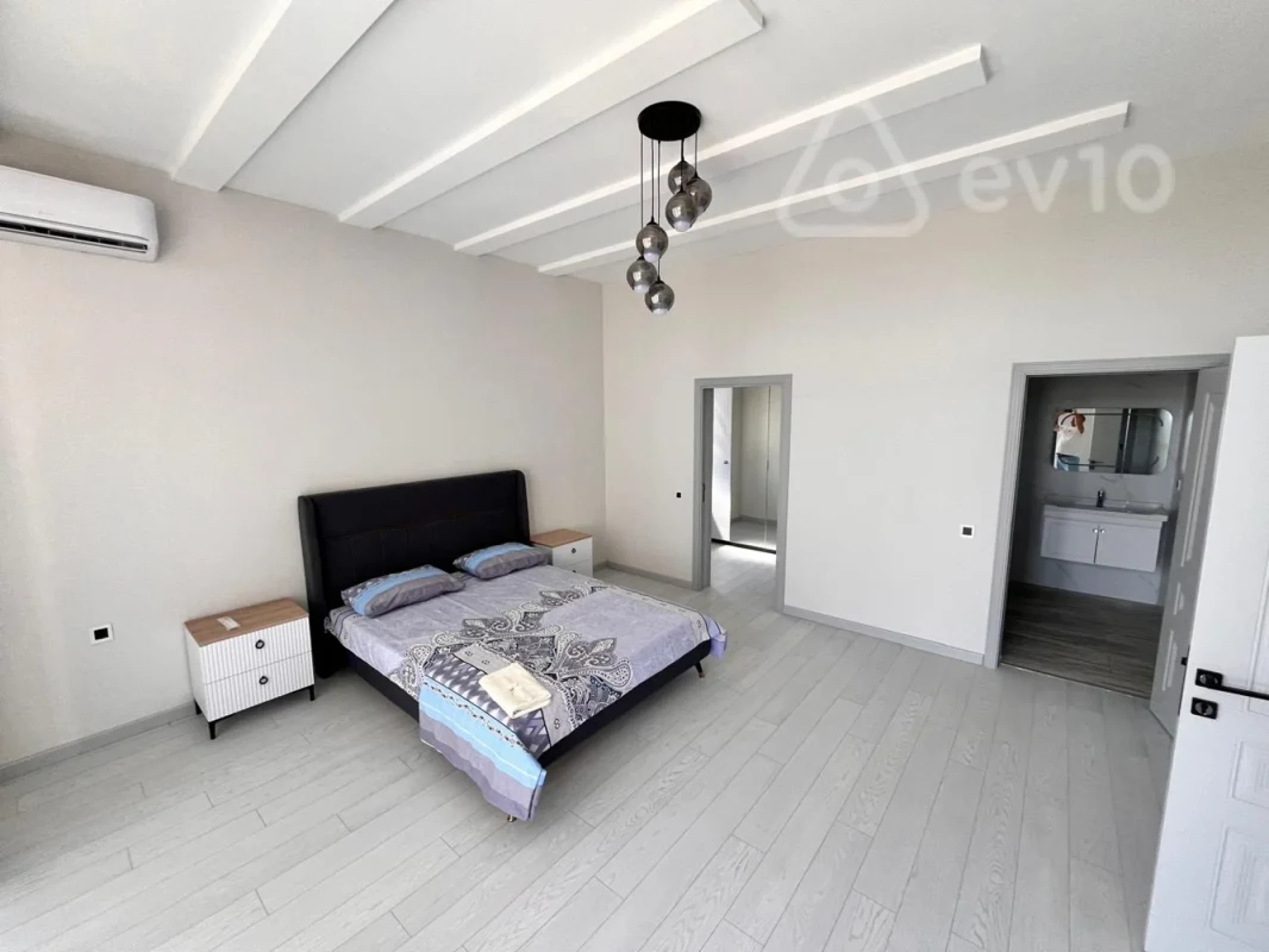 Satılır 5 otaqlı həyət evi 320 m²