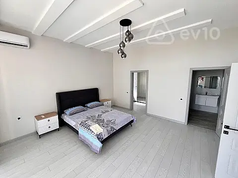 Satılır 5 otaqlı həyət evi 320 m²