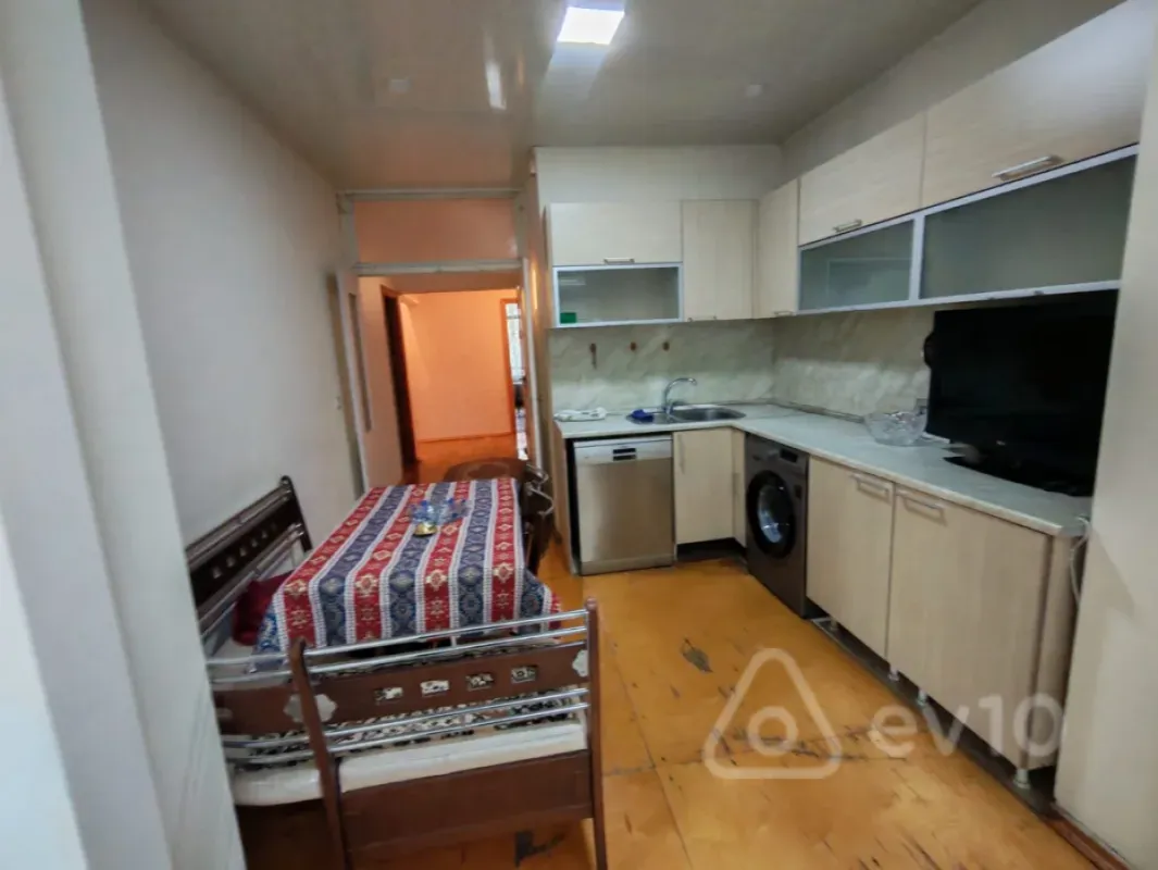 Kirayə verilir 5 otaqlı köhnə tikili 120 m²