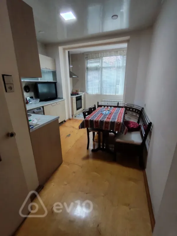 Kirayə verilir 5 otaqlı köhnə tikili 120 m²