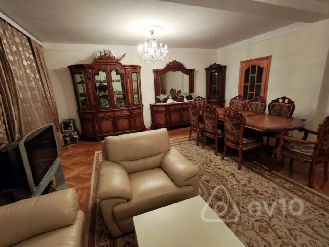 Kirayə verilir 5 otaqlı köhnə tikili 120 m²