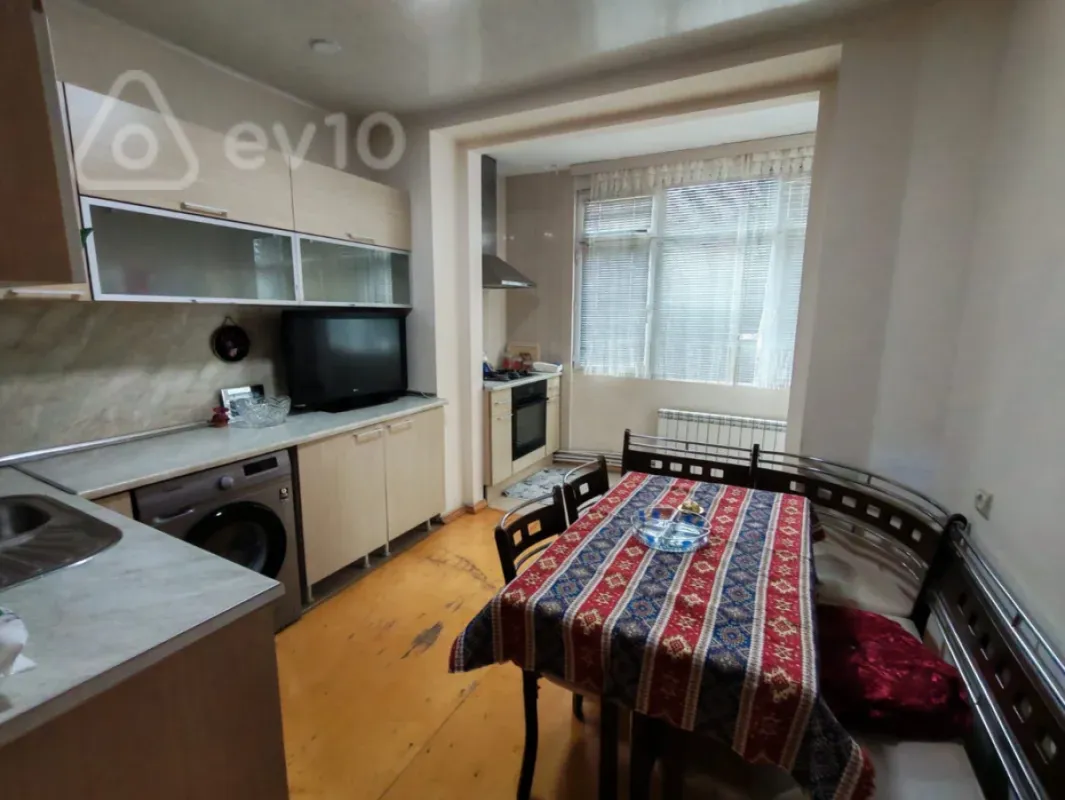 Kirayə verilir 5 otaqlı köhnə tikili 120 m²