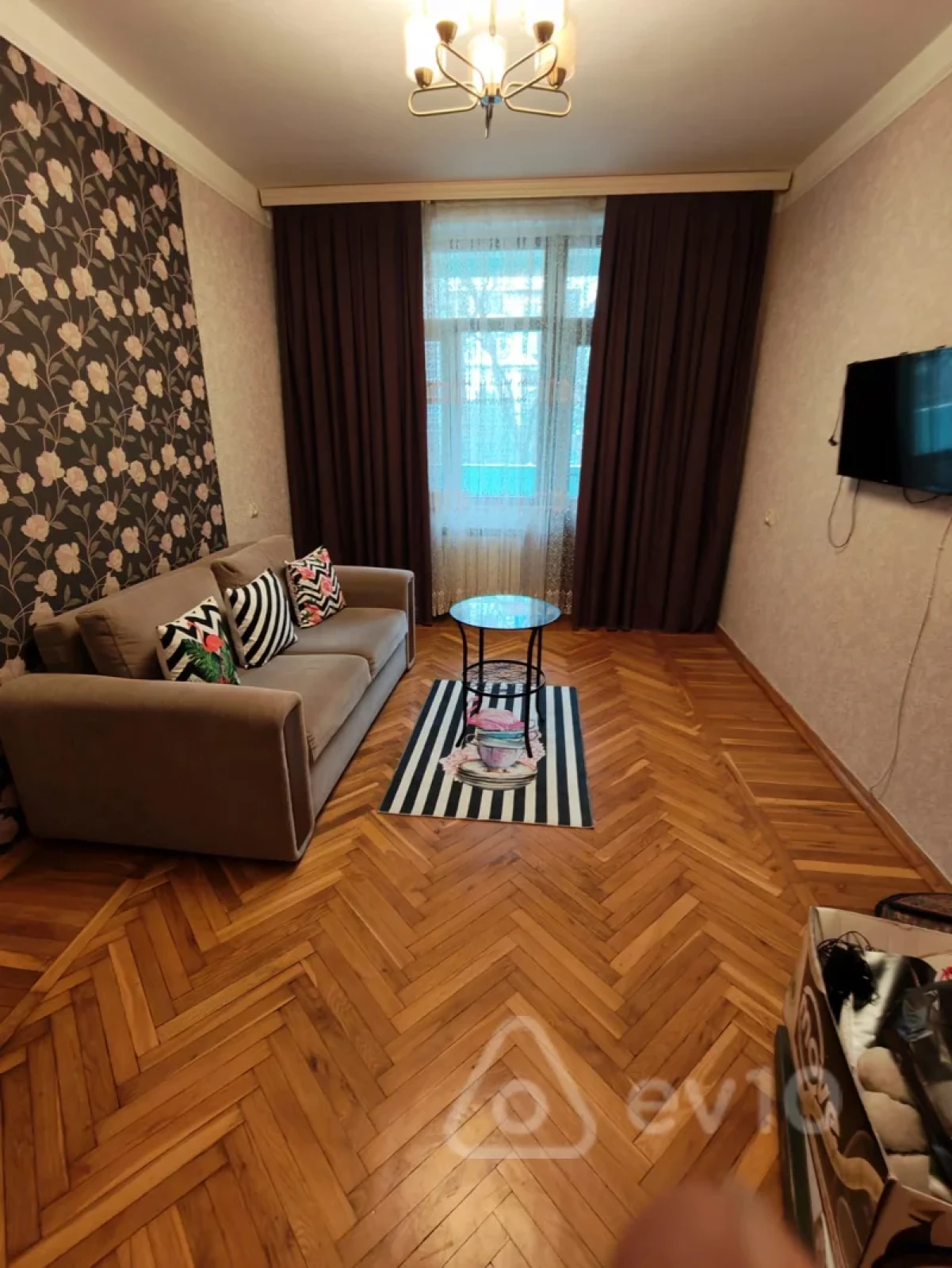 Kirayə verilir 5 otaqlı köhnə tikili 120 m²