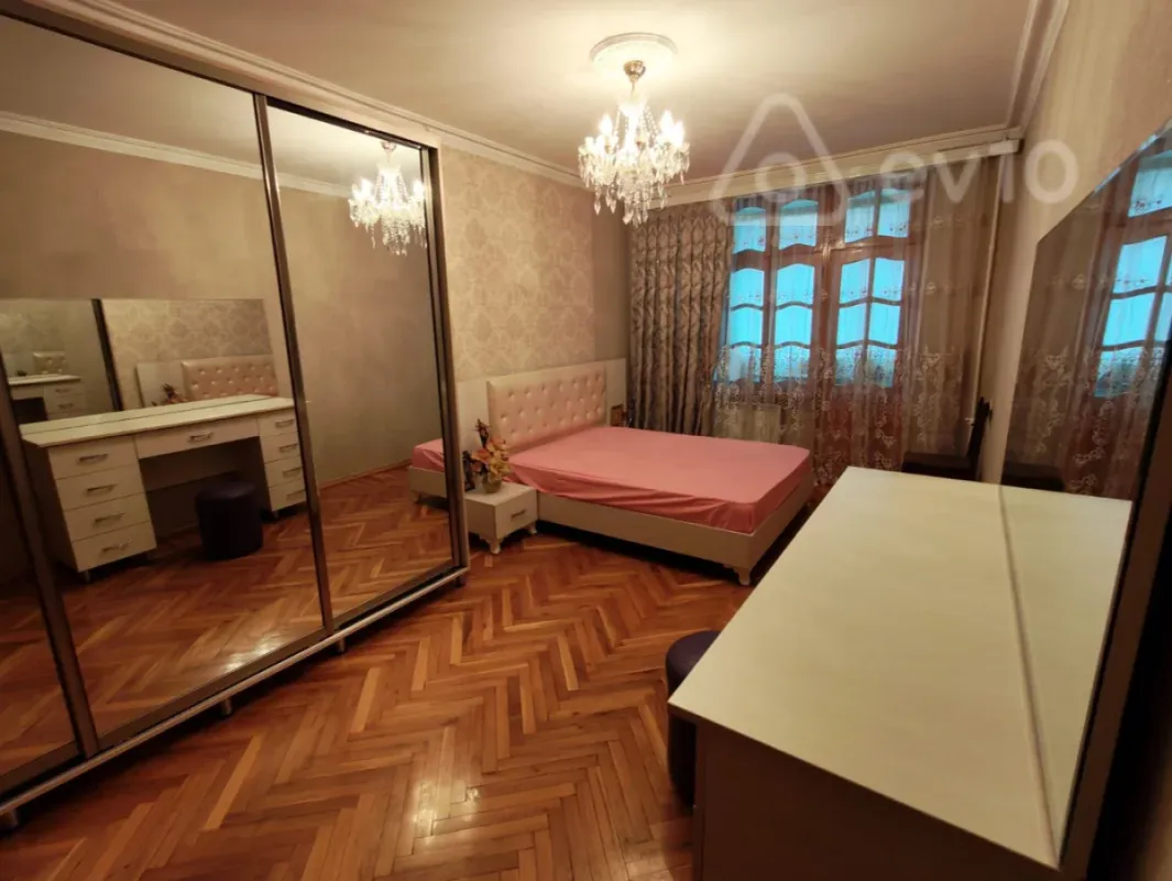 Kirayə verilir 5 otaqlı köhnə tikili 120 m²