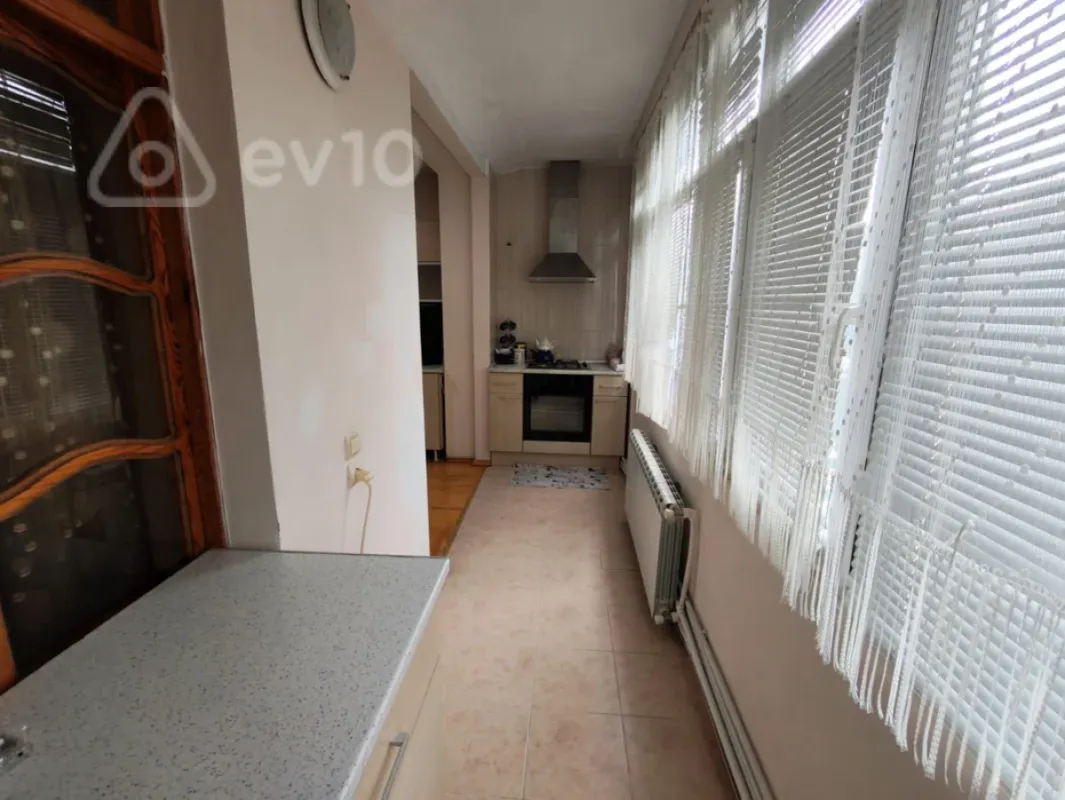 Kirayə verilir 5 otaqlı köhnə tikili 120 m²