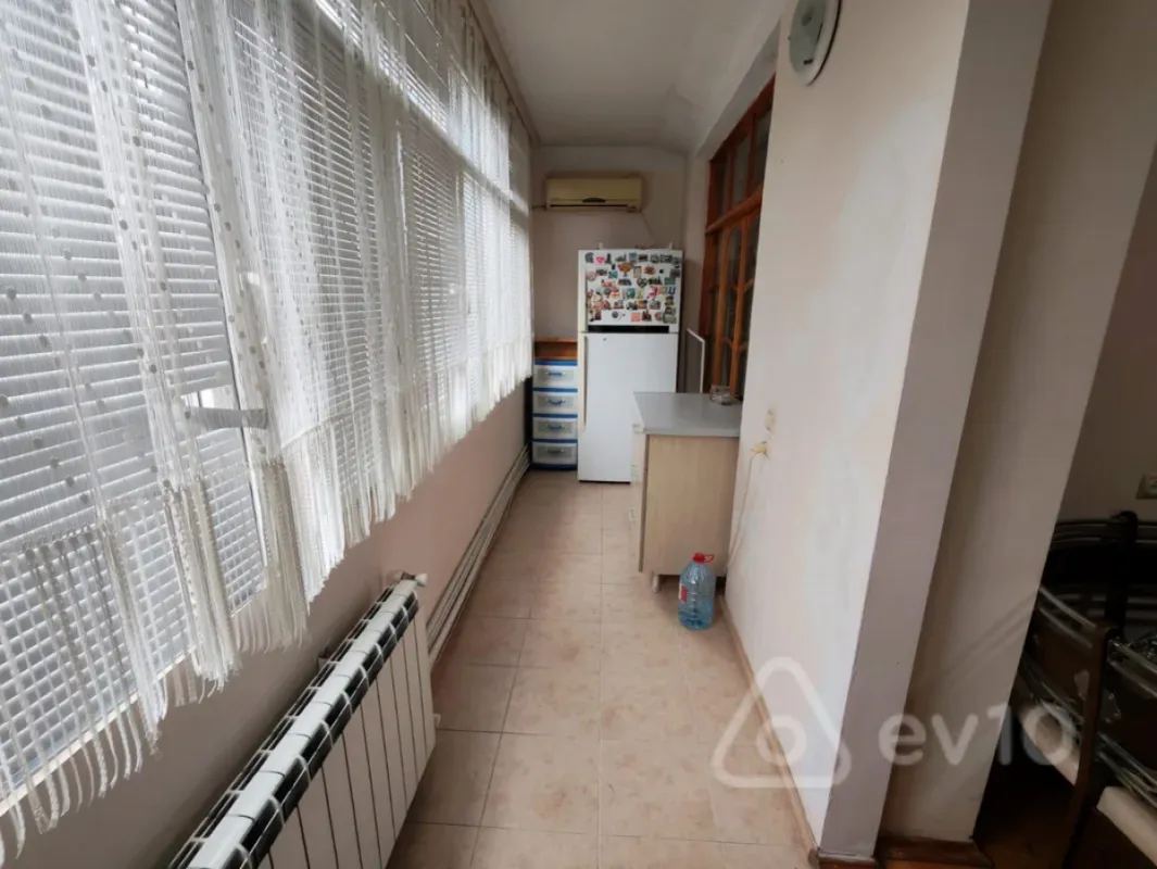 Kirayə verilir 5 otaqlı köhnə tikili 120 m²