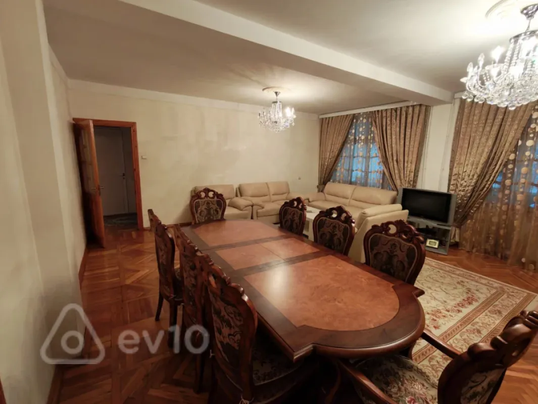 Kirayə verilir 5 otaqlı köhnə tikili 120 m²