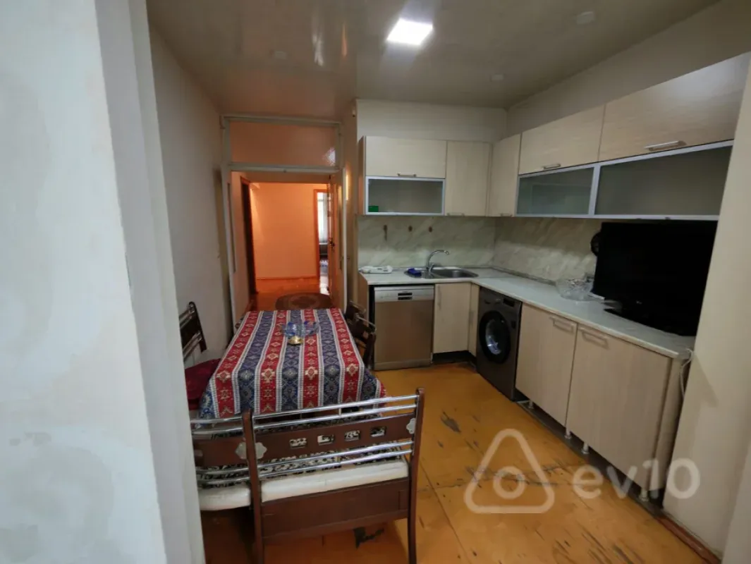 Kirayə verilir 5 otaqlı köhnə tikili 120 m²