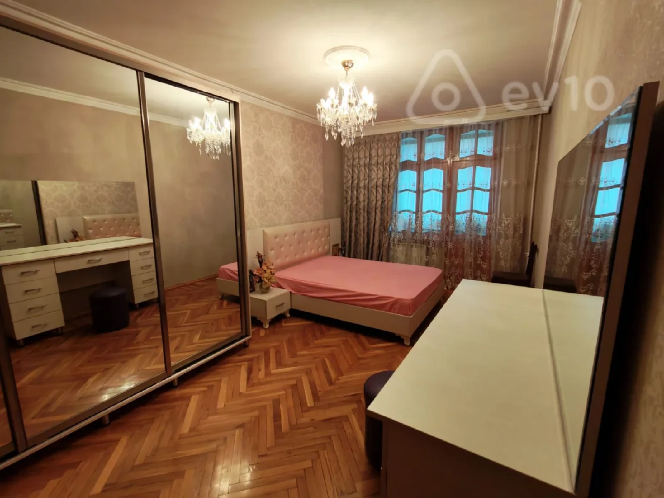 Kirayə verilir 5 otaqlı köhnə tikili 120 m²