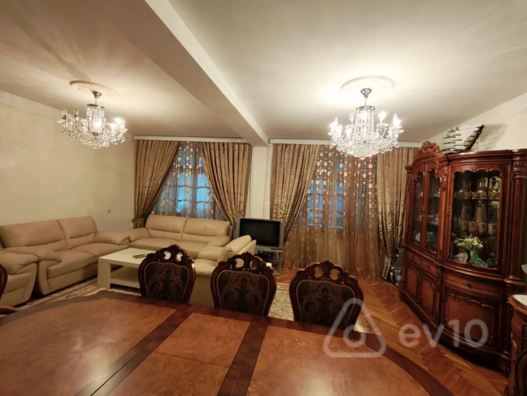 Kirayə verilir 5 otaqlı köhnə tikili 120 m²