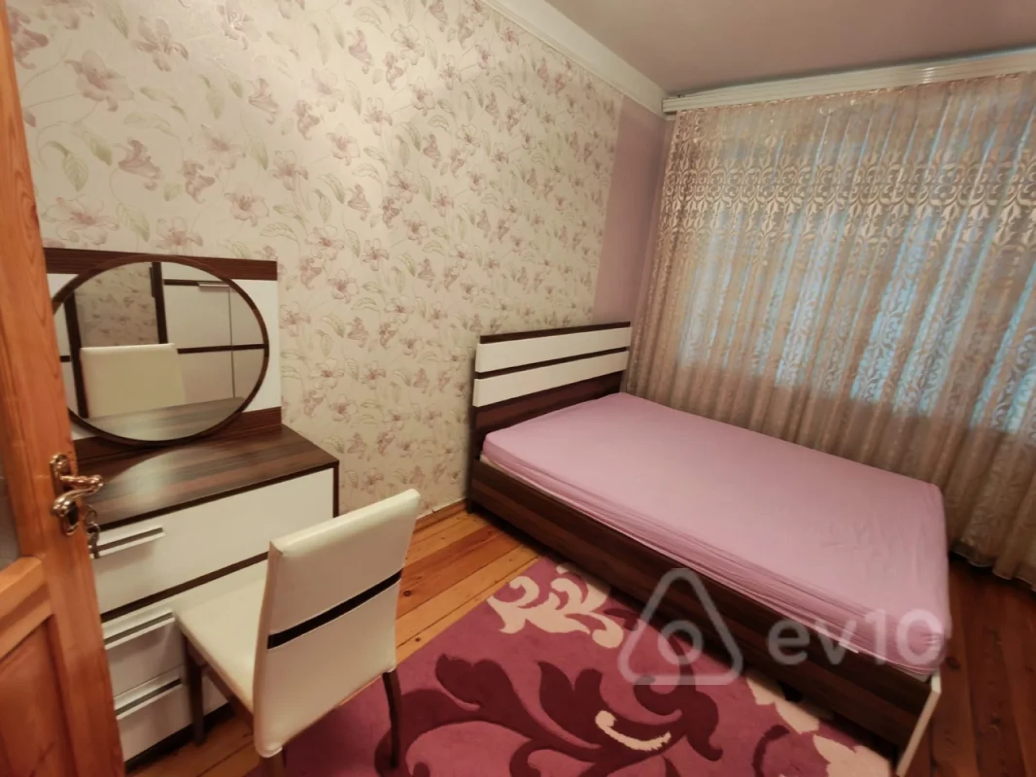 Kirayə verilir 5 otaqlı köhnə tikili 120 m²