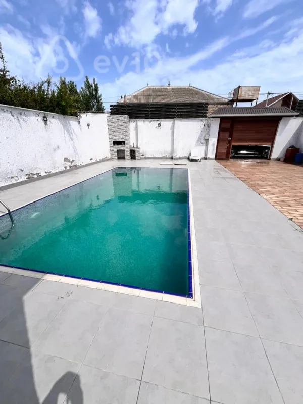 Satılır 4 otaqlı həyət evi 140 m²