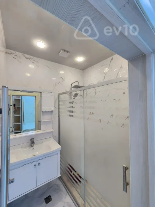 Satılır 2 otaqlı yeni tikili 64 m²