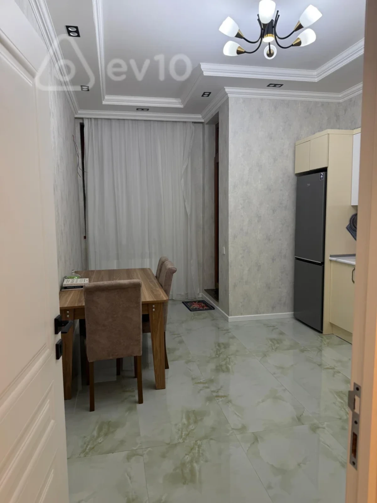Kirayə verilir 2 otaqlı yeni tikili 65 m²