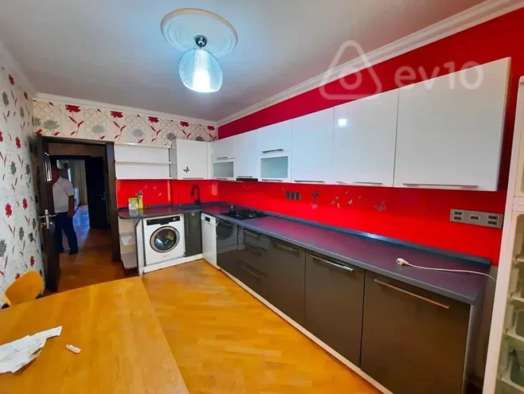 Kirayə verilir 3 otaqlı yeni tikili 100 m²