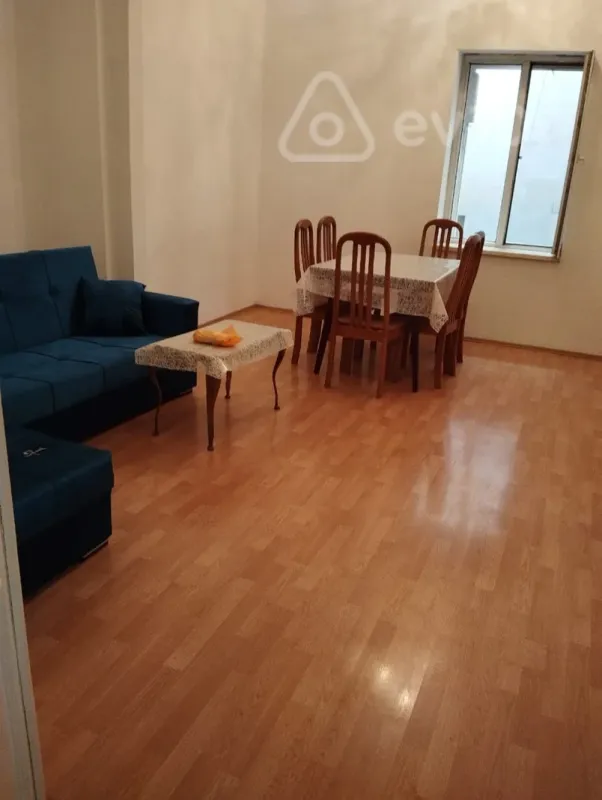 Kirayə verilir 2 otaqlı köhnə tikili 65 m²
