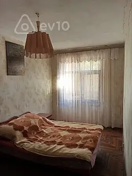 Satılır 4 otaqlı köhnə tikili 74 m²