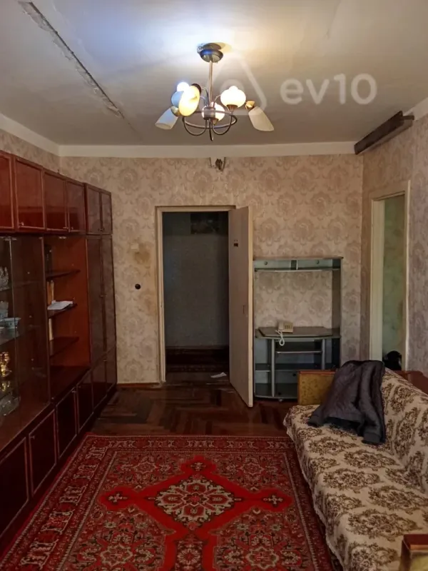 Satılır 4 otaqlı köhnə tikili 74 m²