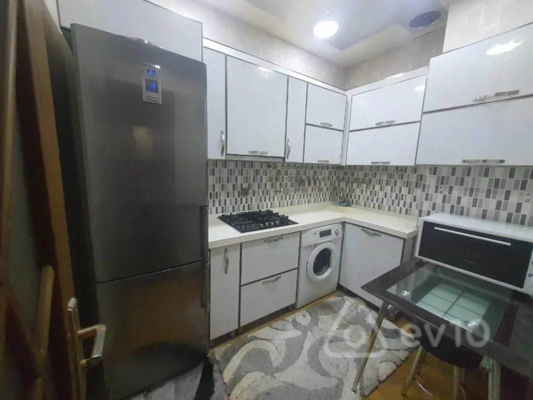 Kirayə verilir 3 otaqlı yeni tikili 110 m²