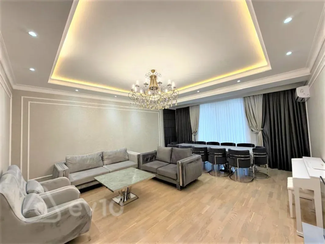 Kirayə verilir 3 otaqlı yeni tikili 150 m²