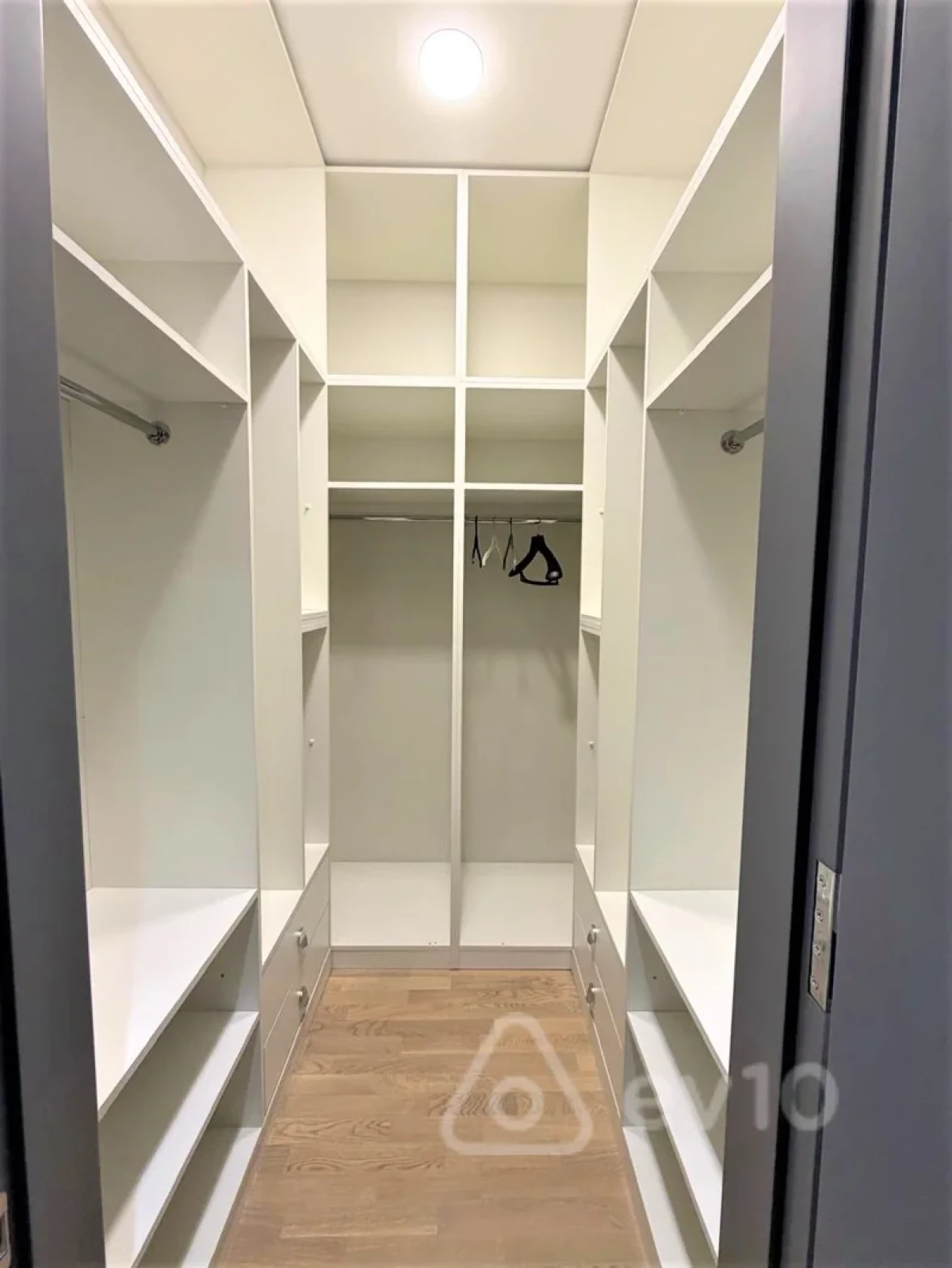 Kirayə verilir 3 otaqlı yeni tikili 150 m²