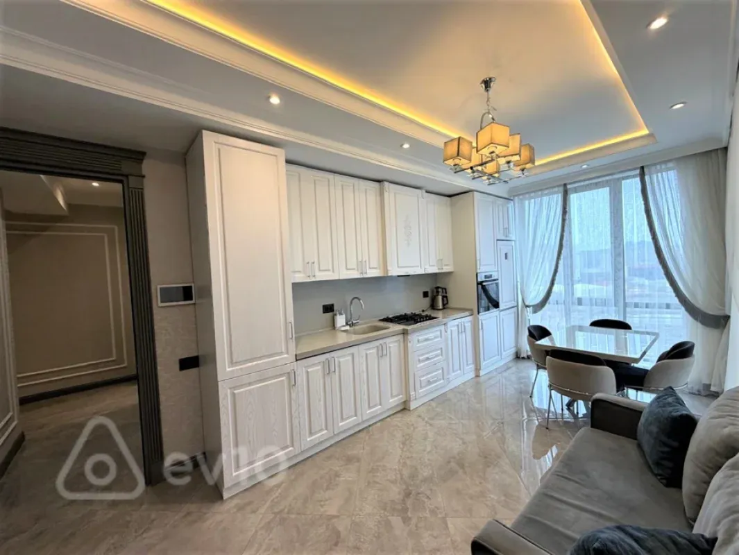 Kirayə verilir 3 otaqlı yeni tikili 150 m²