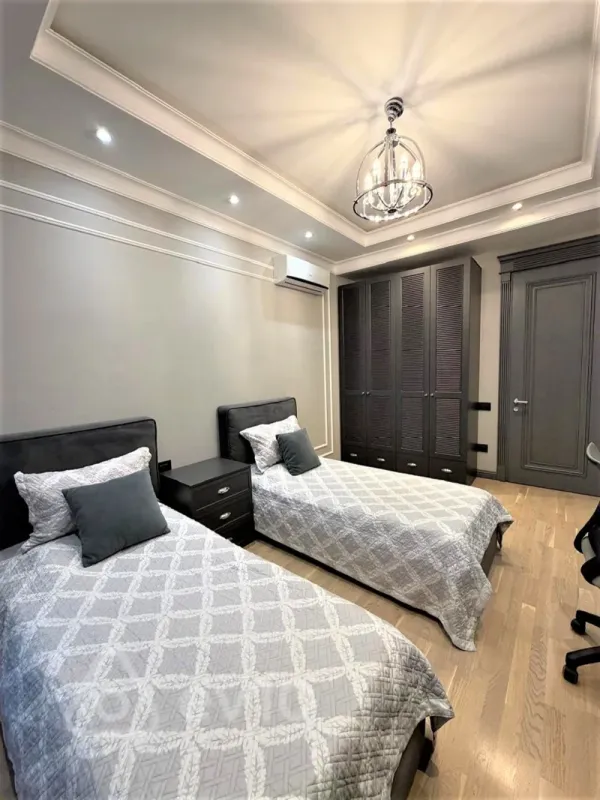 Kirayə verilir 3 otaqlı yeni tikili 150 m²