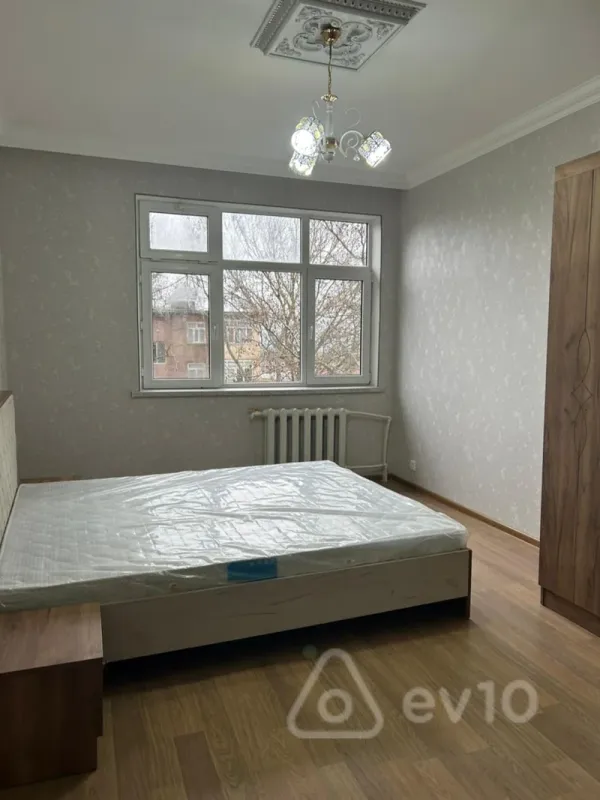 Satılır 2 otaqlı köhnə tikili 55 m²