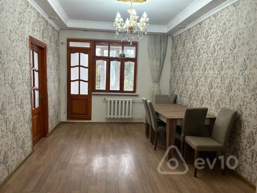 Satılır 2 otaqlı köhnə tikili 55 m²