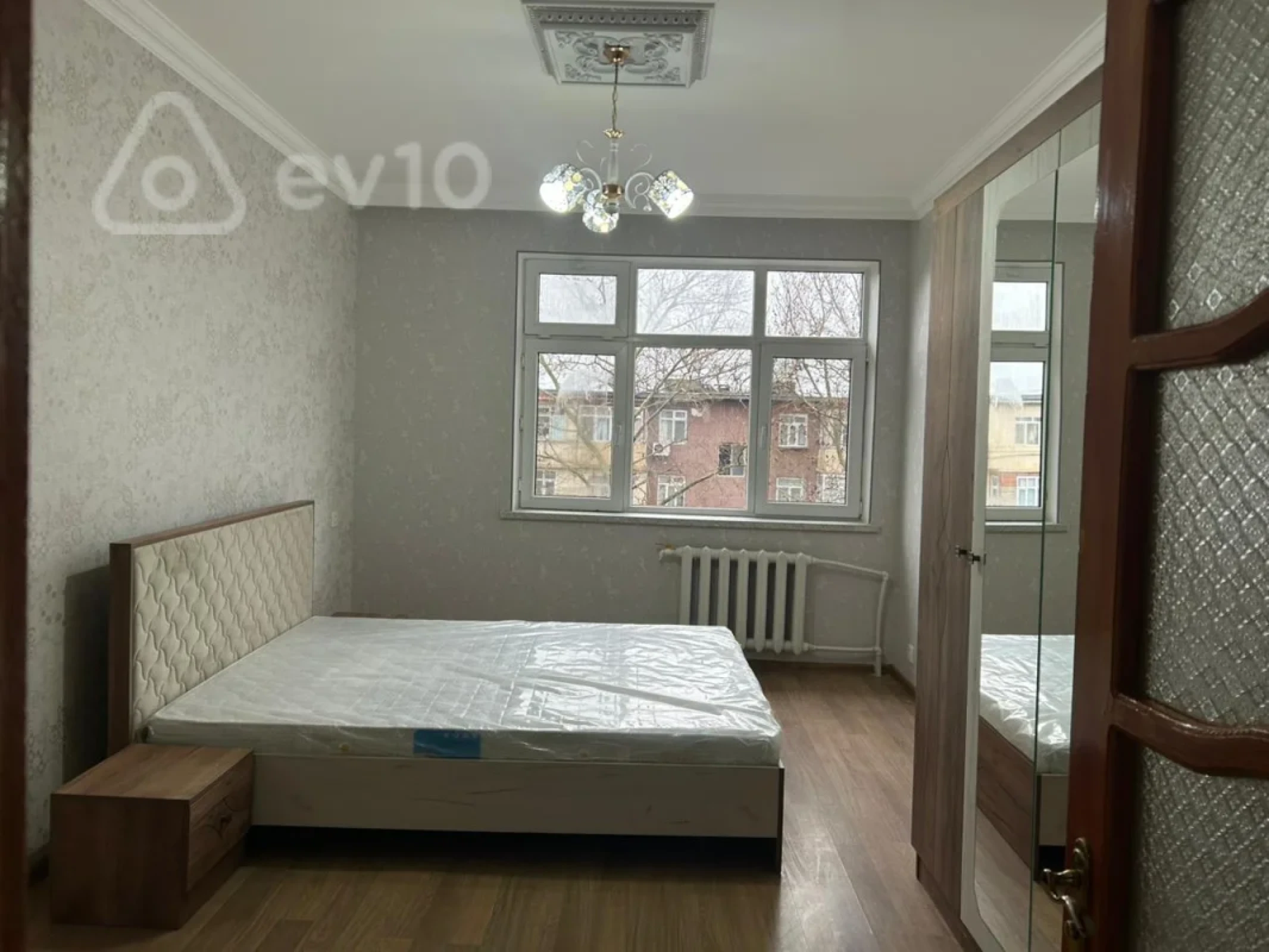 Satılır 2 otaqlı köhnə tikili 55 m²