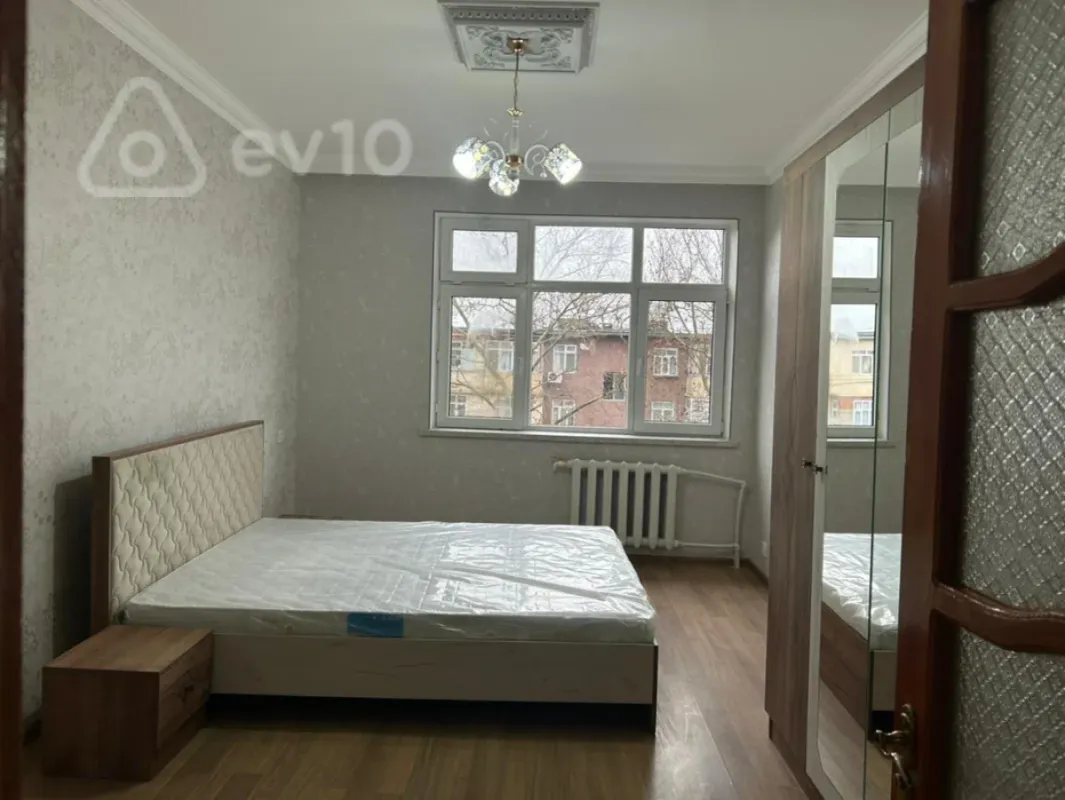 Satılır 2 otaqlı köhnə tikili 55 m²