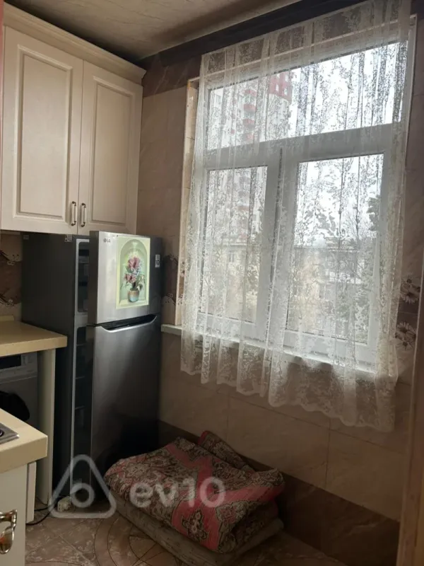 Satılır 2 otaqlı köhnə tikili 55 m²