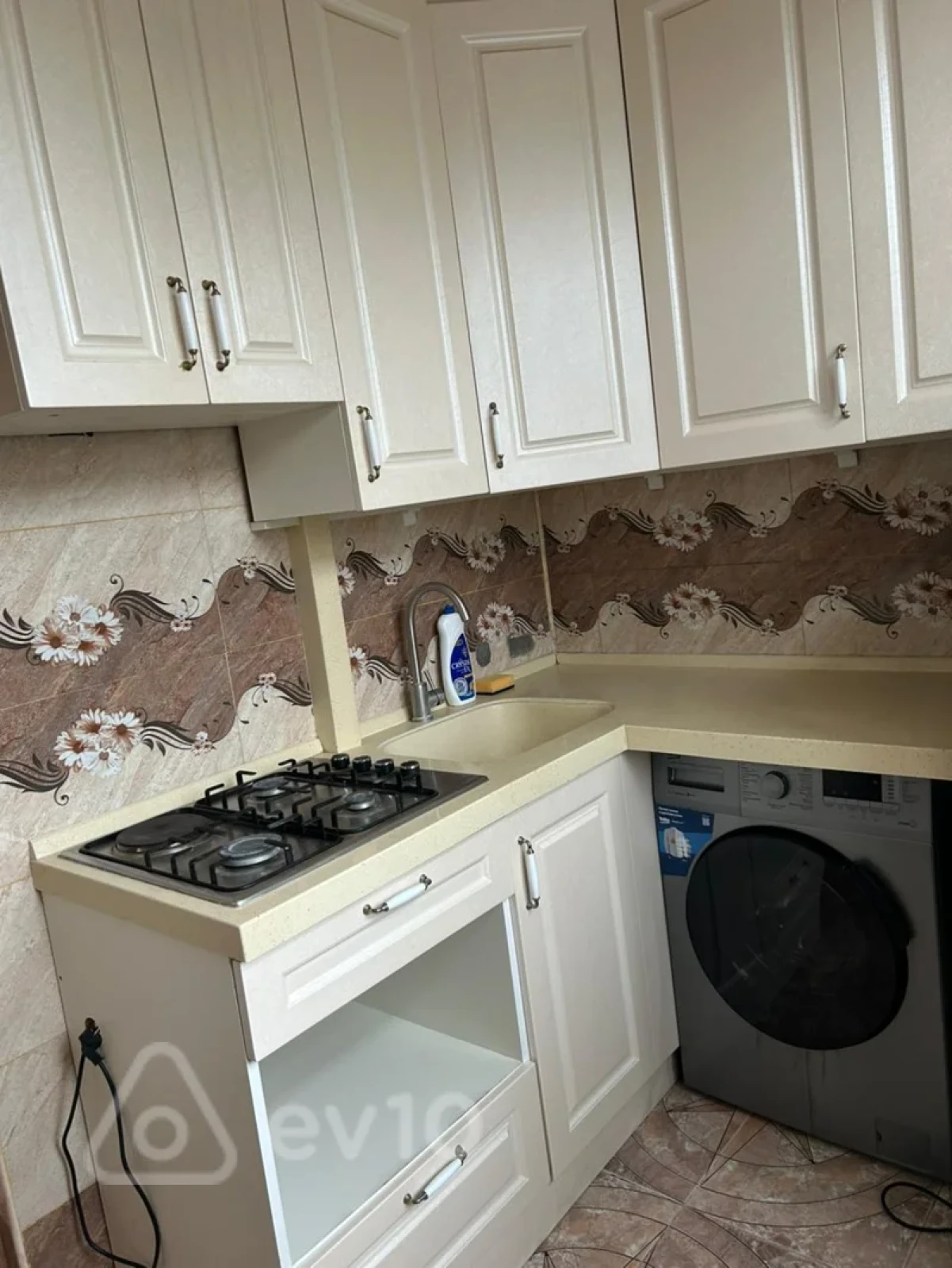 Satılır 2 otaqlı köhnə tikili 55 m²