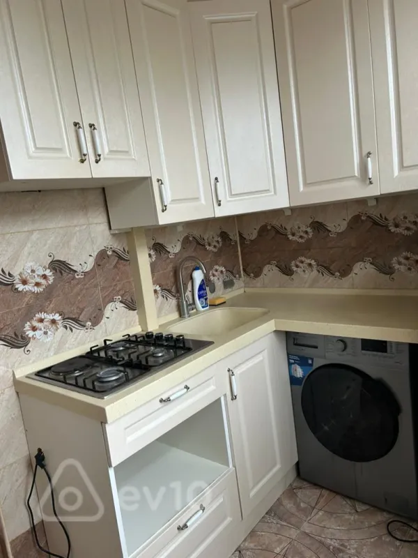 Satılır 2 otaqlı köhnə tikili 55 m²